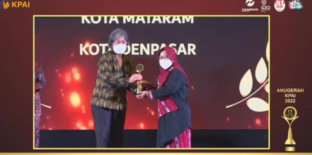 DENPASAR RAIH 2 PENGHARGAAN SEKALIGUS TINGKAT NASIONAL DARI KPAI 