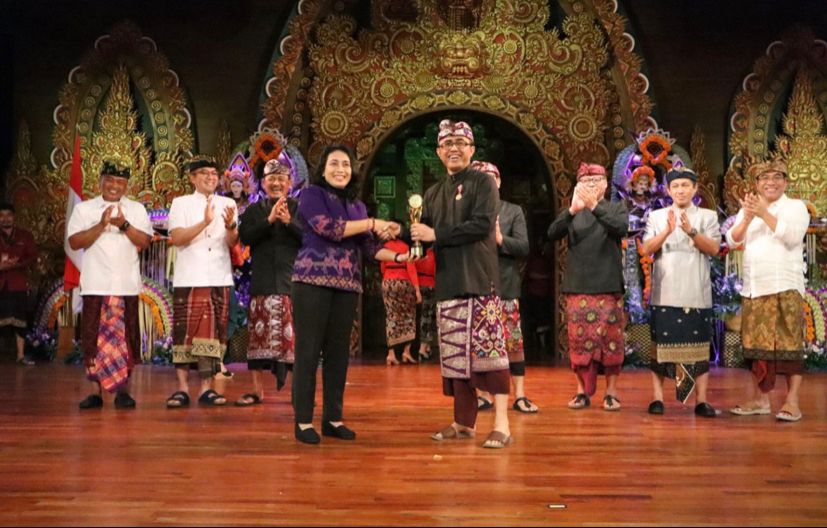 PEMKOT DENPASAR RAIH PENGHARGAAN DAERAH RAMAH PEREMPUAN DAN LAYAK ANAK 