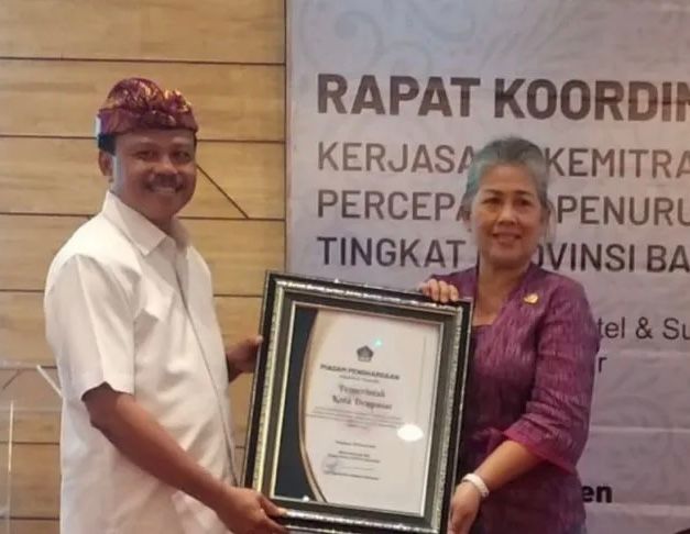 DENPASAR MERAIH PENGHARGAAN SEBAGAI DAERAH ANGKA STUNTING TERENDAH DI PROVINSI BALI