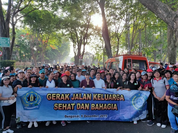 GERAK JALAN KELUARGA SEHAT DAN BAHAGIA, MENYAMBUT HARI IBU KE-91 TAHUN 2019