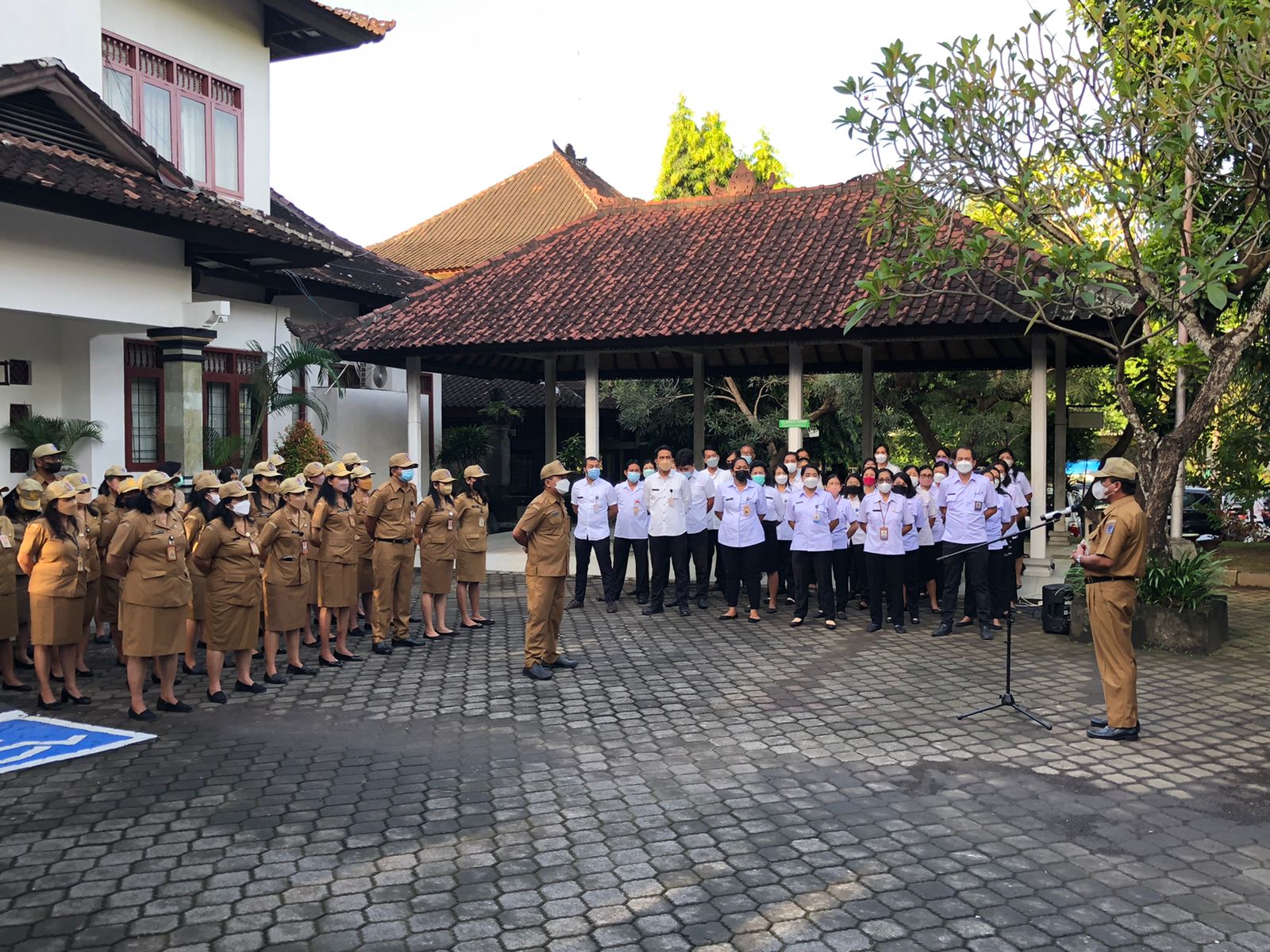 BAPAK SEKRETARIS DAERAH KOTA DENPASAR PIMPIN APEL DISIPLIN PEGAWAI